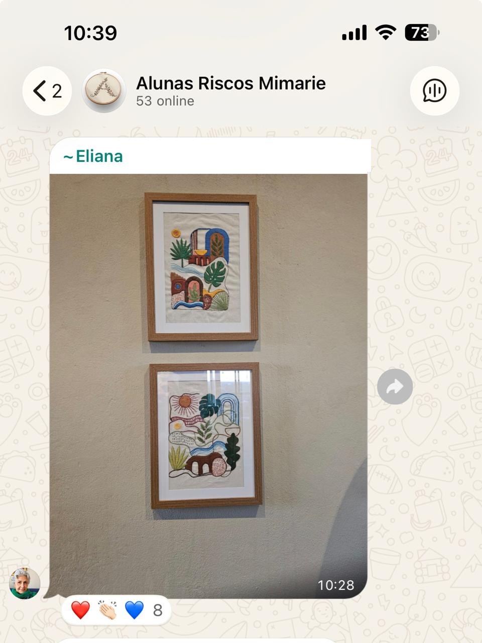 Eliana: dois quadros bordados emoldurados na parede